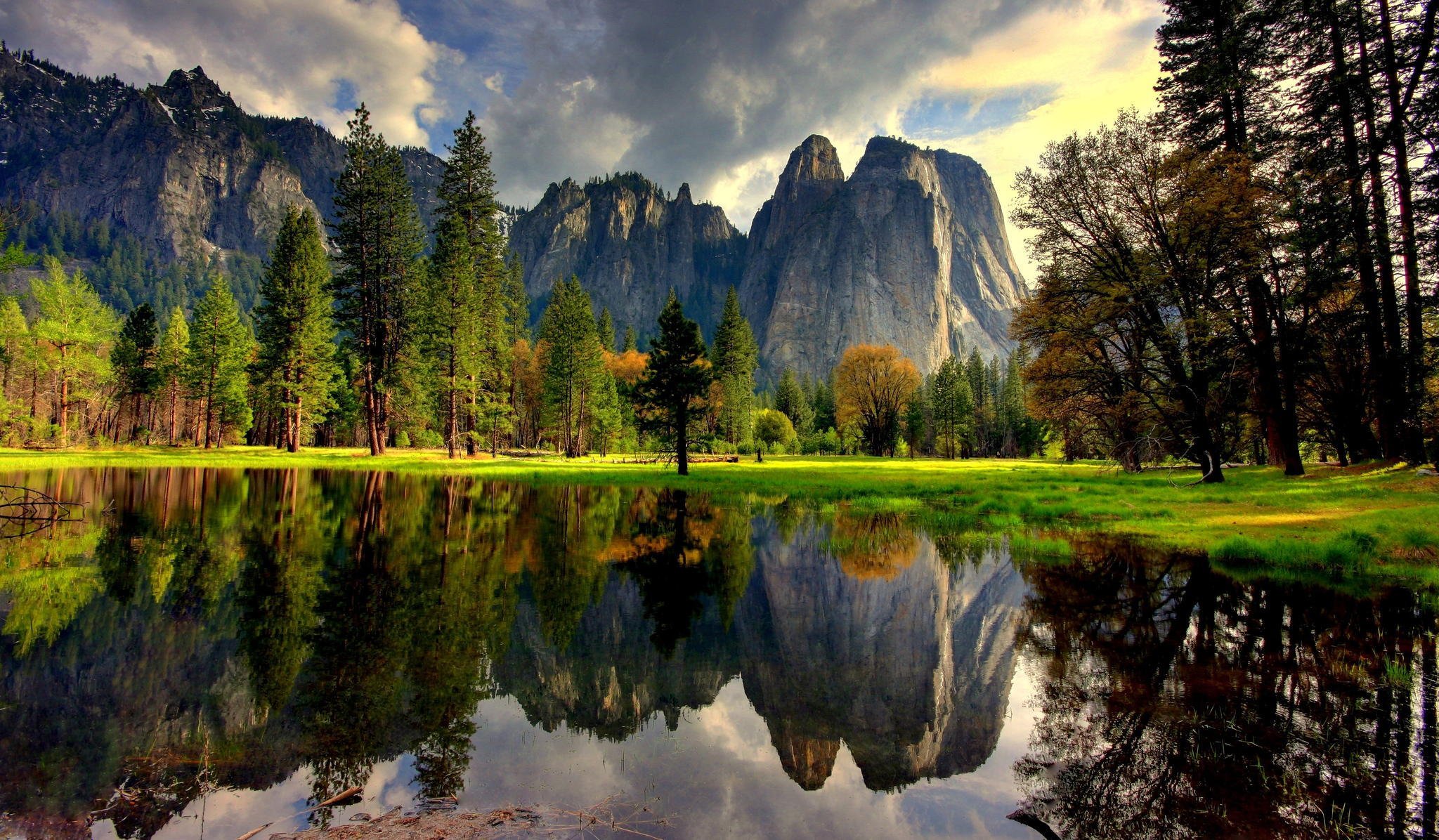 park narodowy yosemite usa yosemite kalifornia jezioro woda odbicie drzewa góry natura