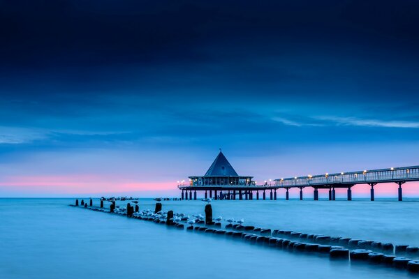 Mesmerizing pink sky reflected in the warm sea