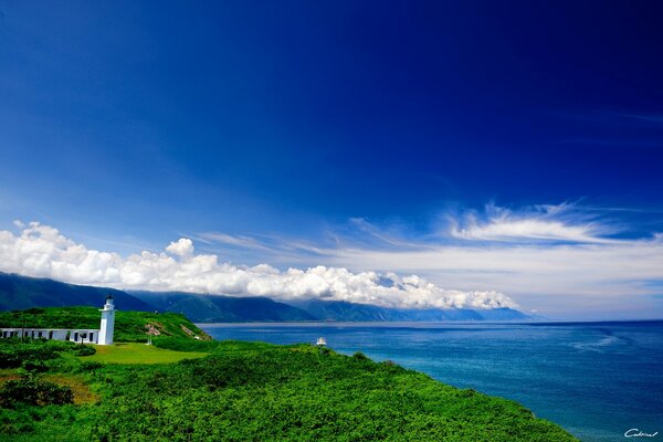 Paesaggio variopinto della natura e del mare