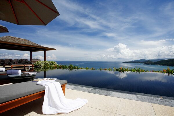 Rest on the ocean. Villa with swimming pool