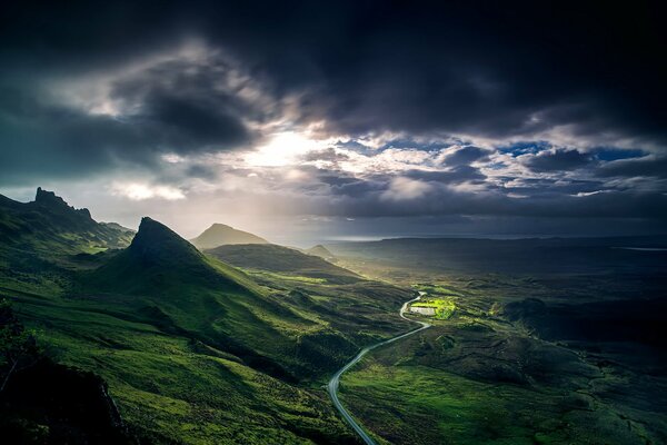 Рассветный пейзаж шотландских гор