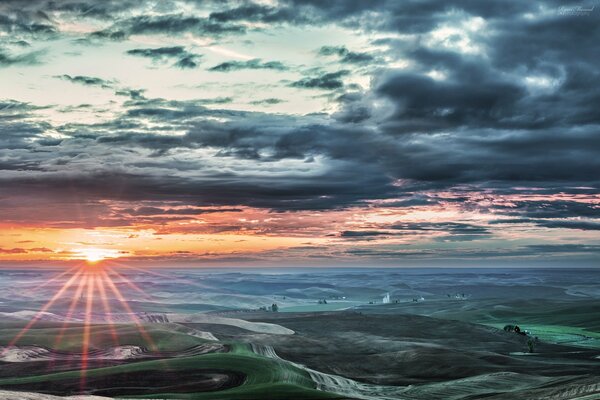 The horizon at dawn among the hills