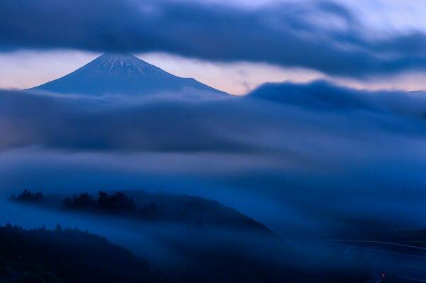 Wieczorna mgła w Japonii