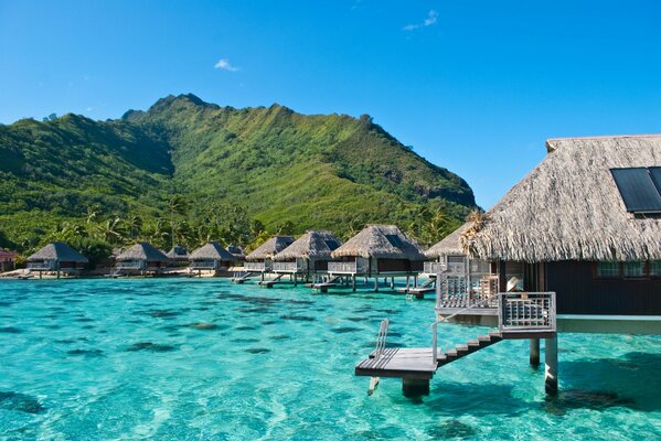 A bungal hotel in sunny French Polynesia