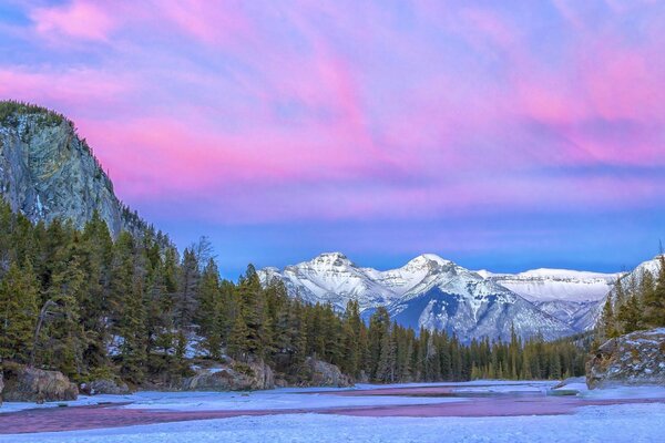 Piękne zdjęcie kanadyjskiego Parku Narodowego