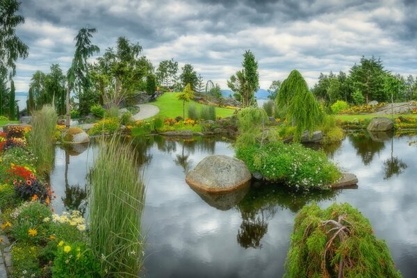 Diseño de estanque de paisaje en el parque
