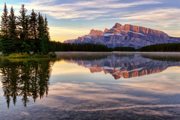 Schöner Jack Lake bei Sonnenuntergang