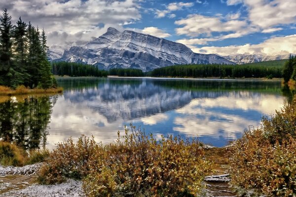 Banff-Nationalpark. Schöne Landschaft von Bergen und Seen