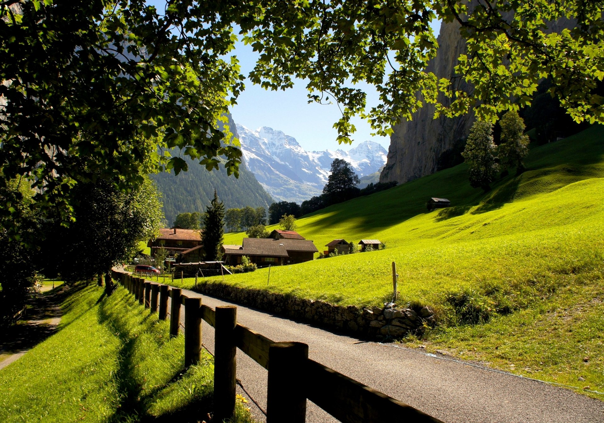 camping jungfrau lauterbrunnen szwajcaria lauterbrunnen jungfrau miasto góry alpy