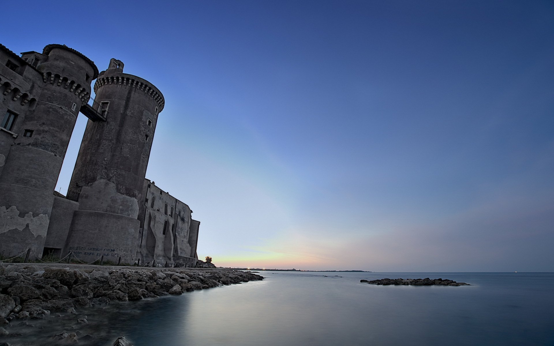 mer nuit château paysage