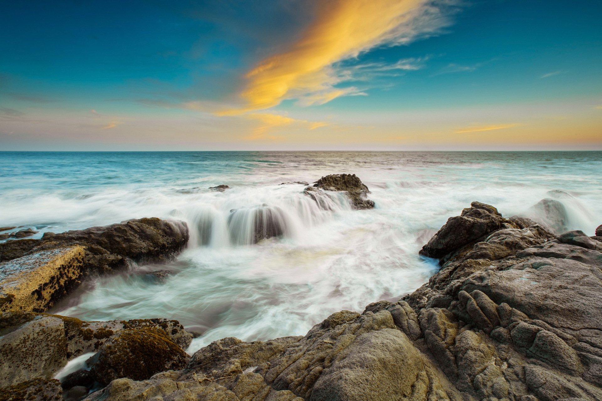 mare cielo pietre paesaggio