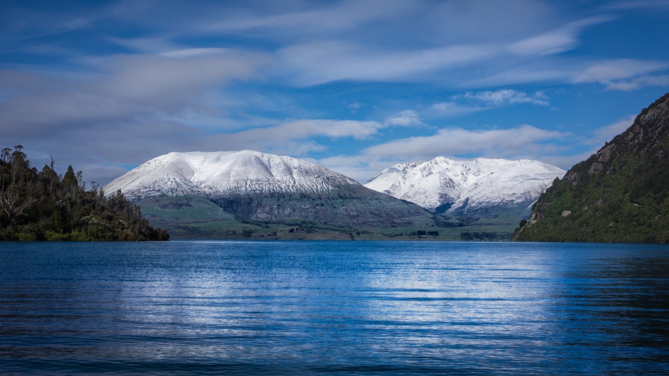 landschaft meer wasser aufregung land ufer wald berge gipfel schnee himmel wolken