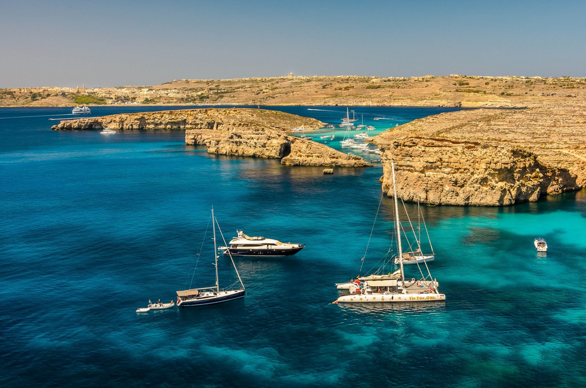 malta meer felsen yachten