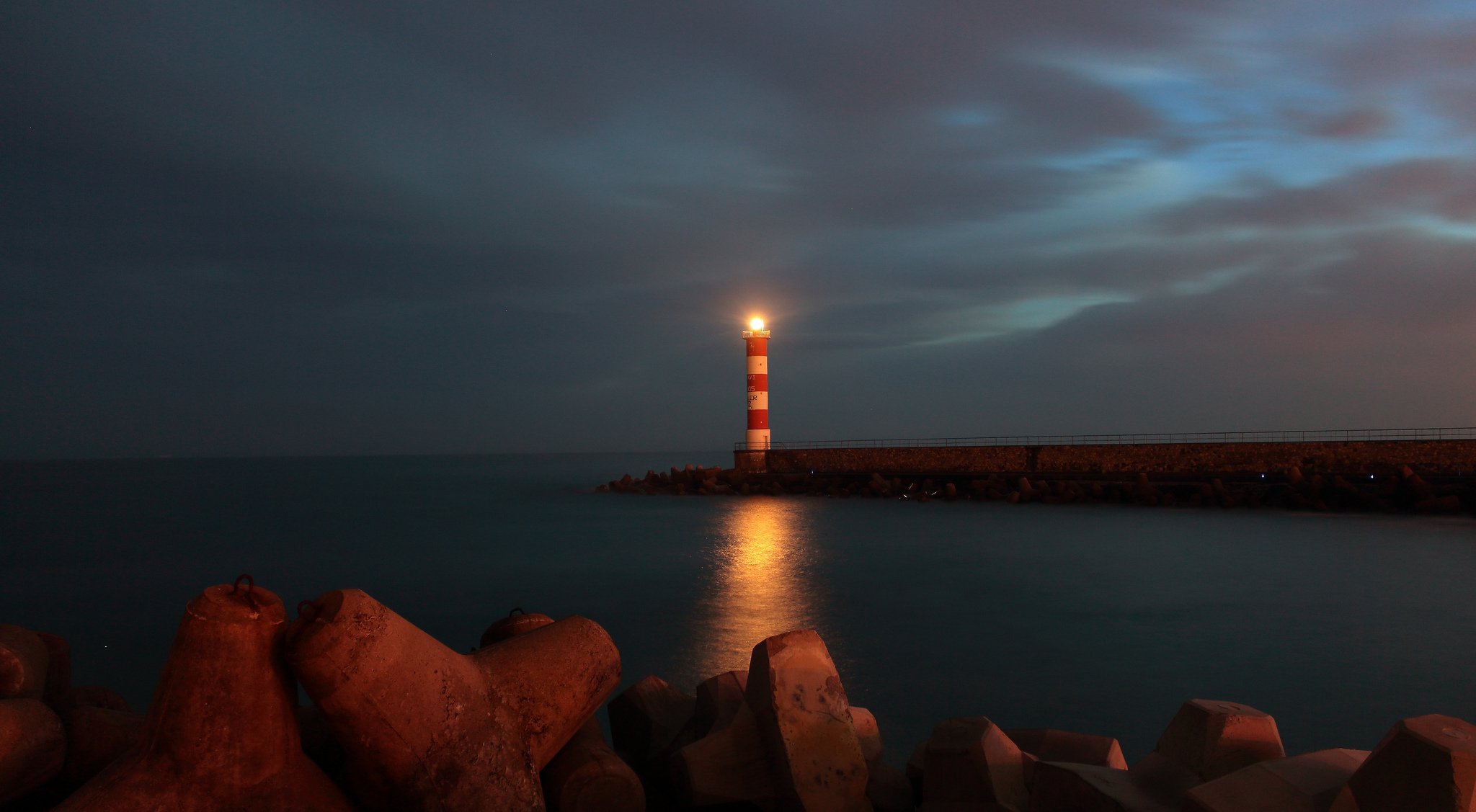 mar playa muelle faro crepúsculo