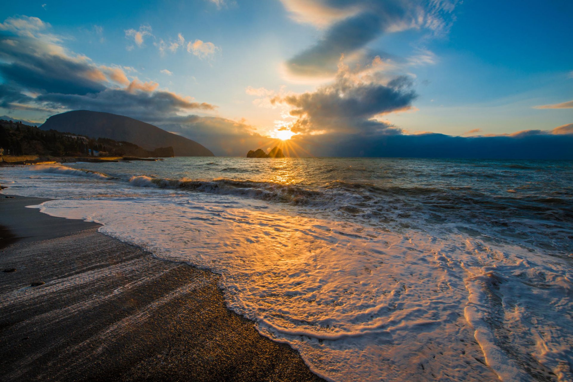 gurzuf crimea yalta wave