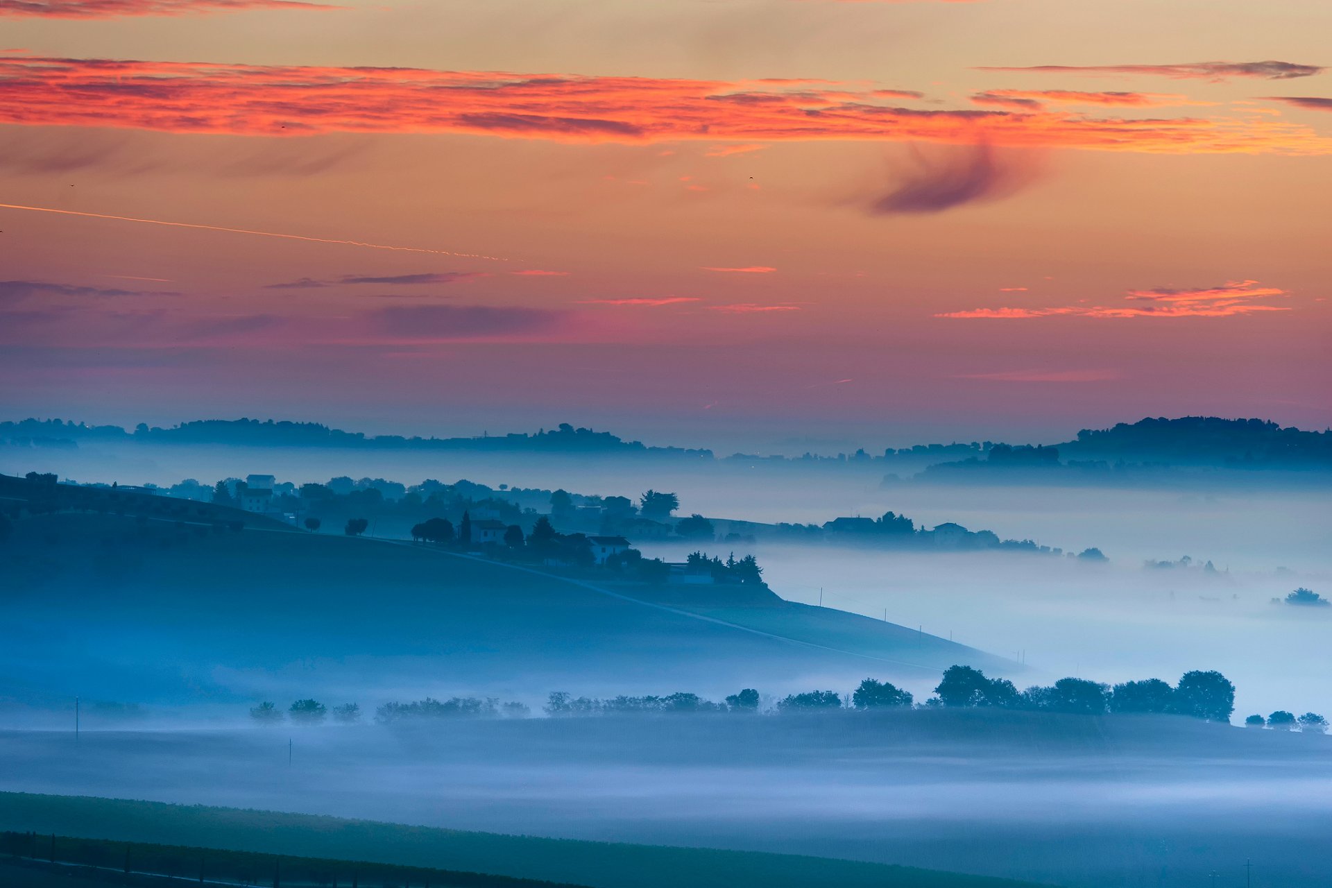 matin ciel lumière brouillard village