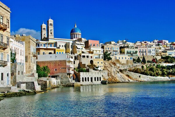 Edificios en Grecia en la costa