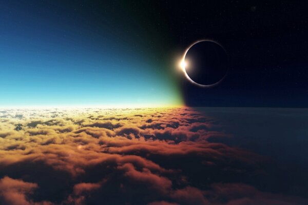 Eclissi solare nel cielo sopra le nuvole