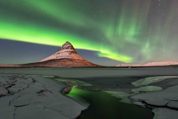 Notte Aurora boreale in doli montagna