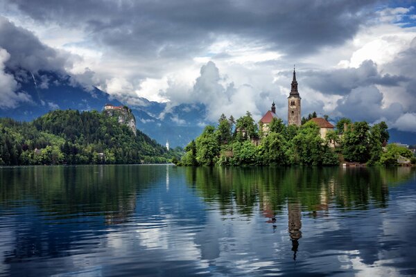 Природа Словении. Озеро словении