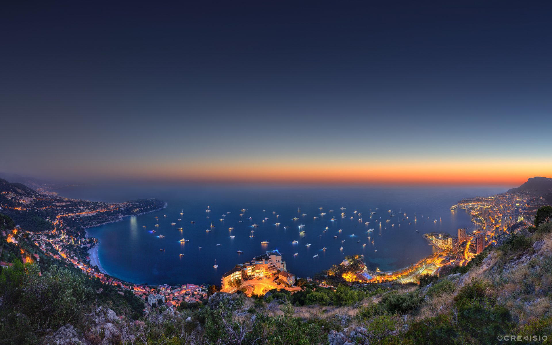 vista palace sur monaco ville mer altitude soirée lumières montagne