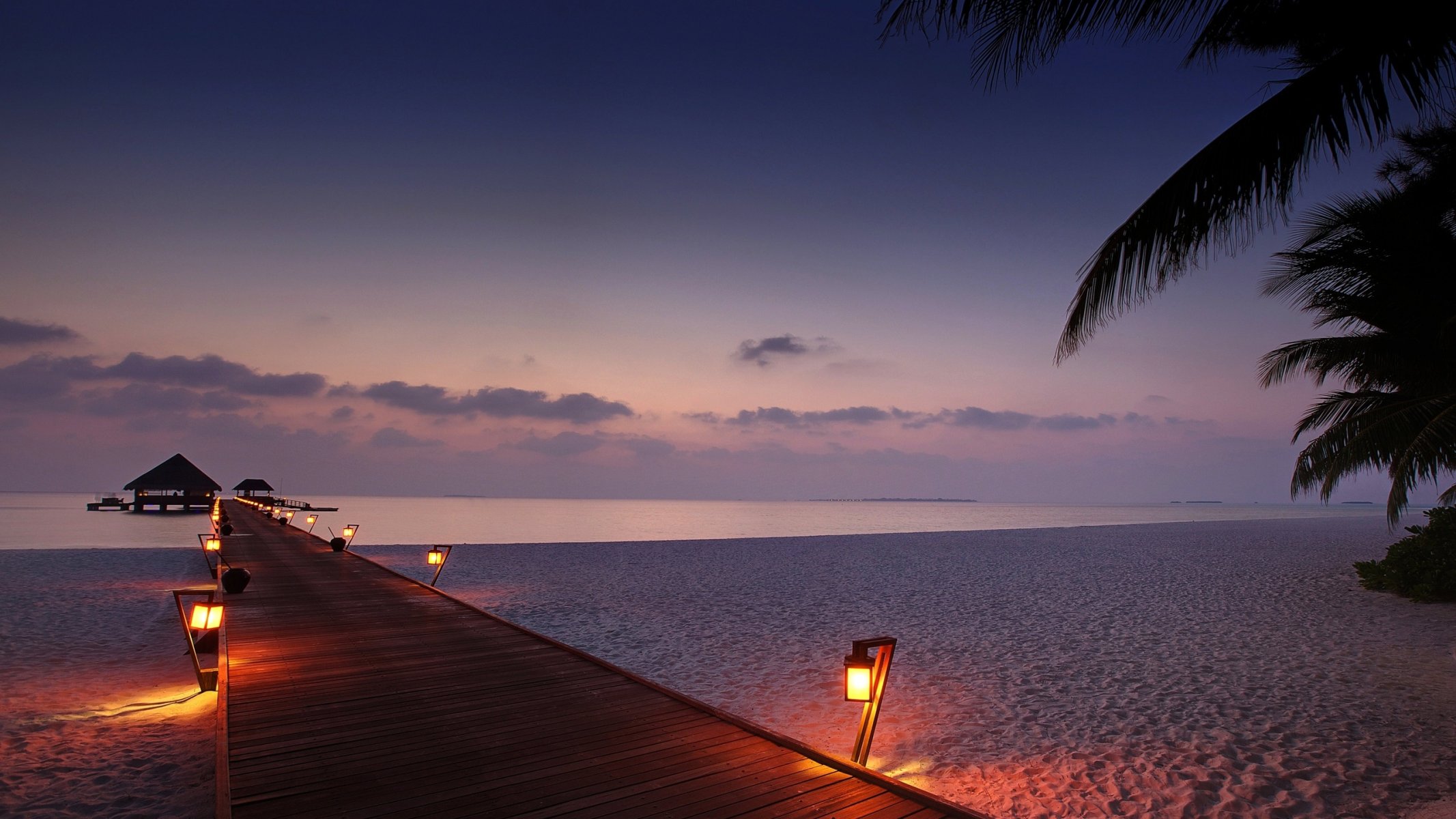 himmel wolken meer abend strand sand palme hütte bungalow brücke licht lichter laterne