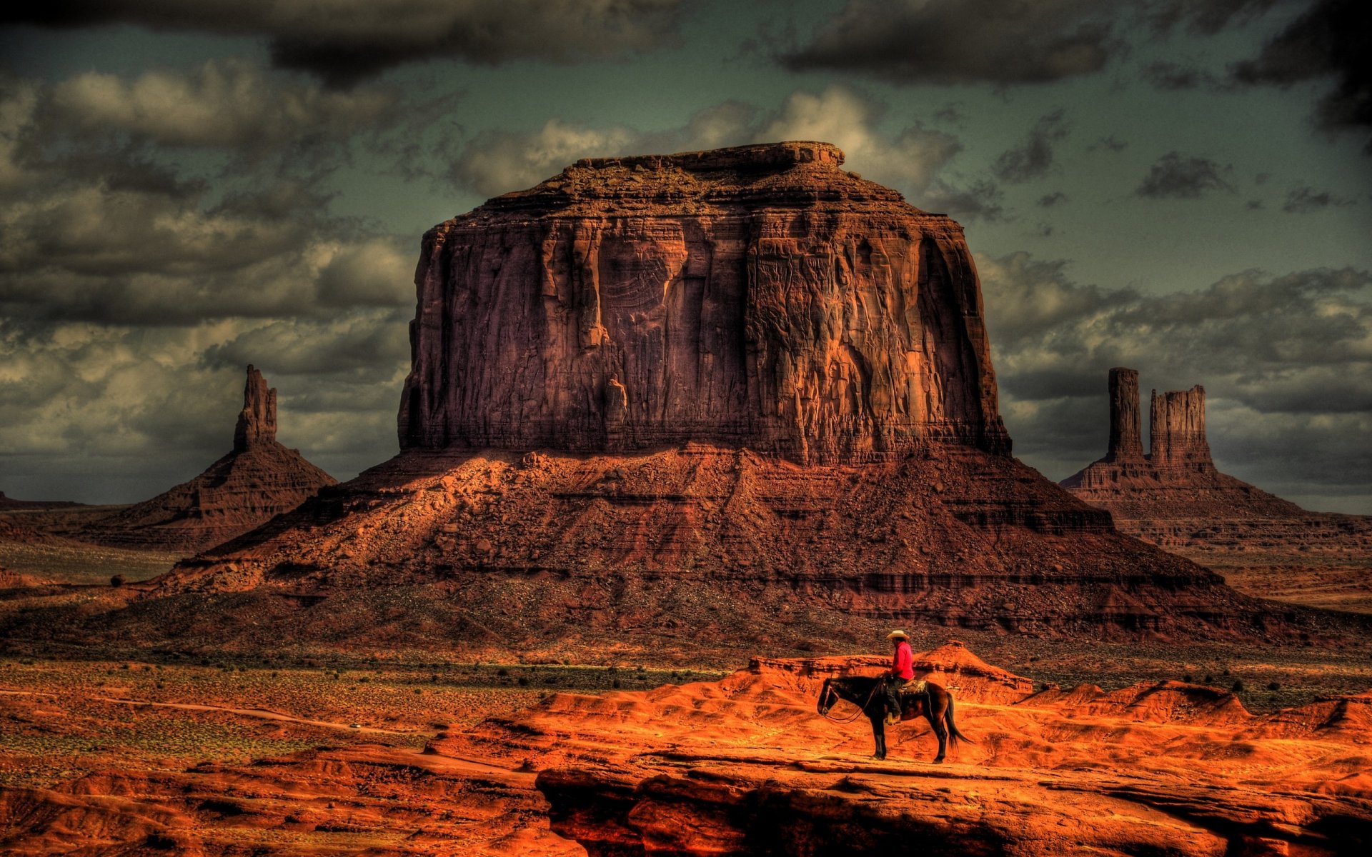 montagnes ciel nuages cavalier cowboy cheval