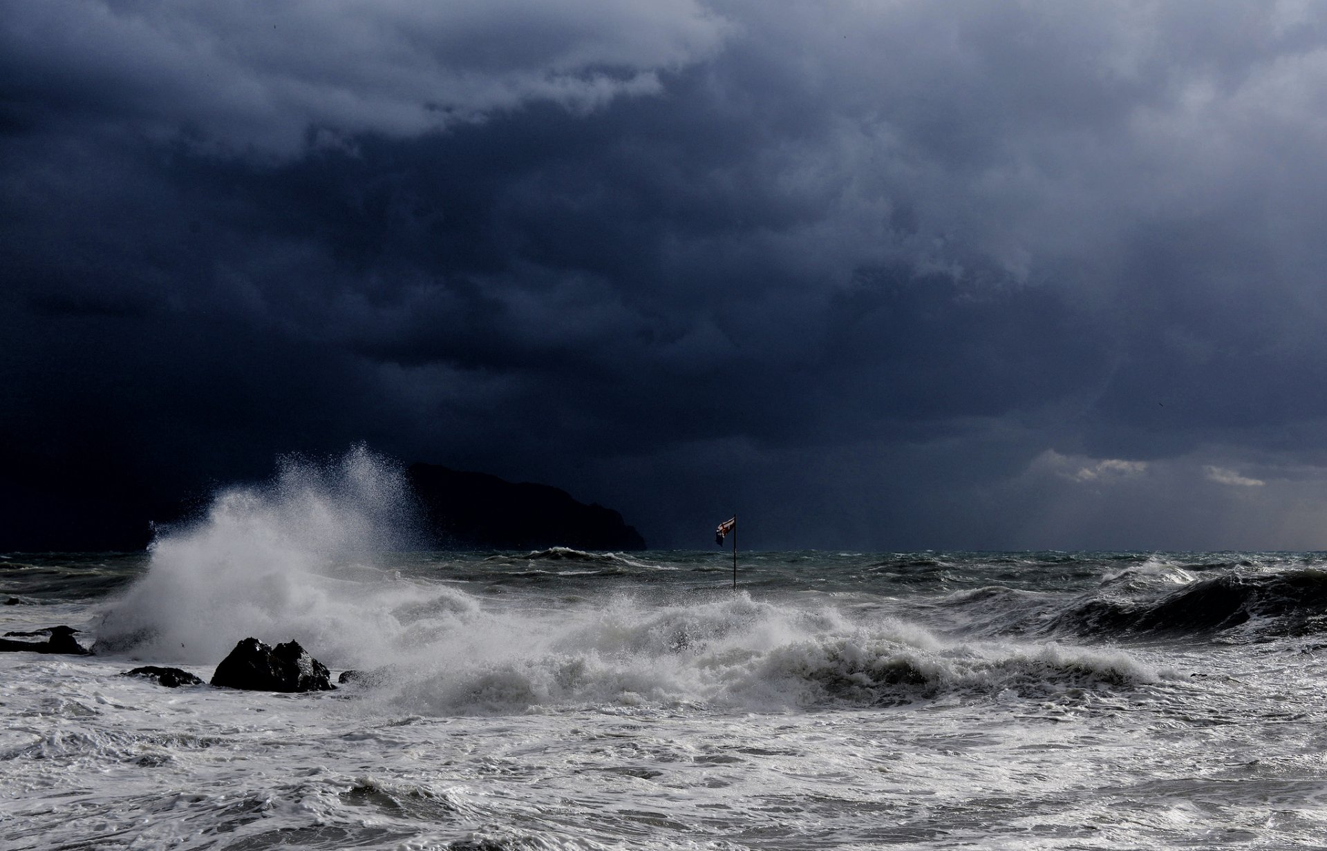 mar olas nubes tormenta