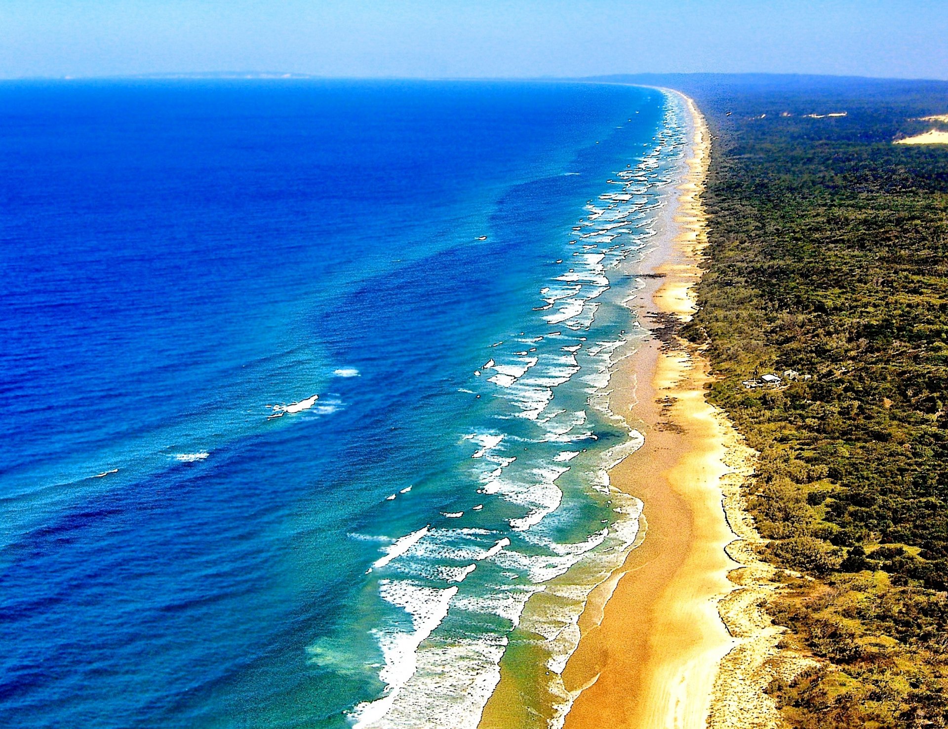 morze fale brzeg piasek roślinność fraser island queensland australia