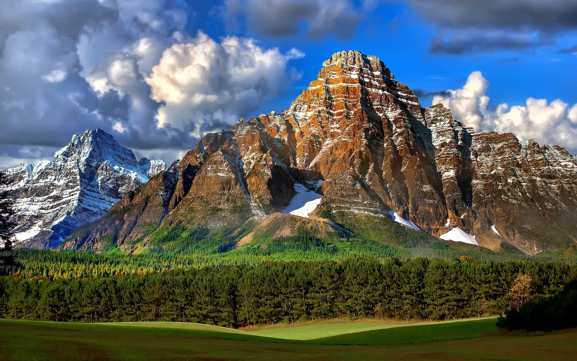 cielo nubes nubes montañas bosque árboles hierba paisaje naturaleza