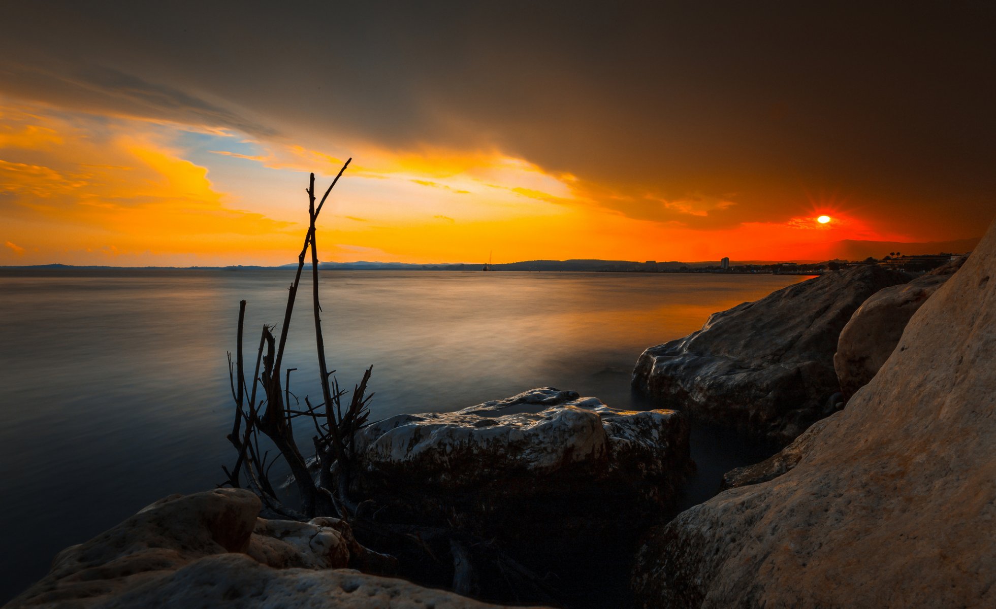 lago riva ciuffi sera sole tramonto