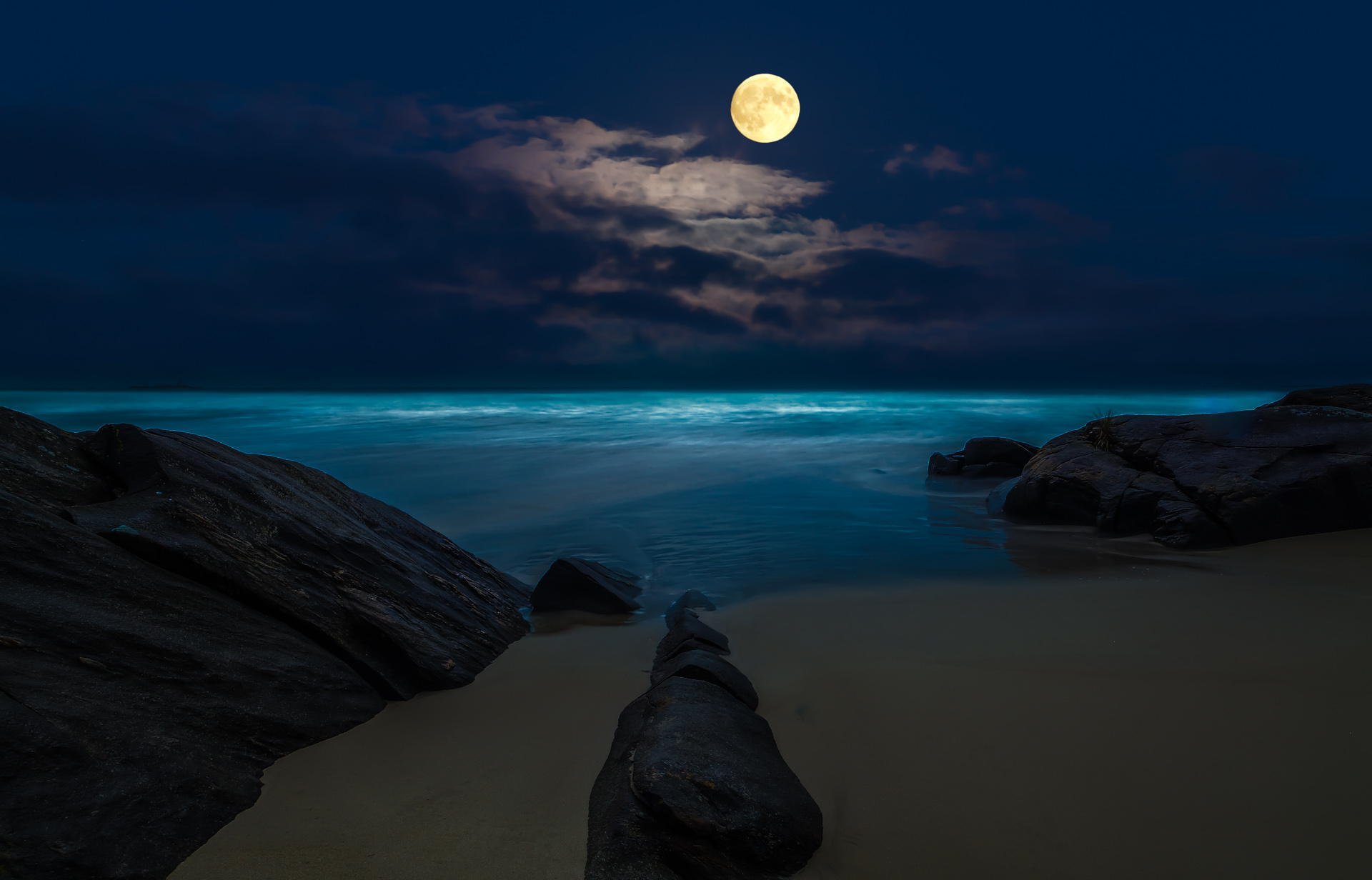 playa noche mar luna luna llena rocas