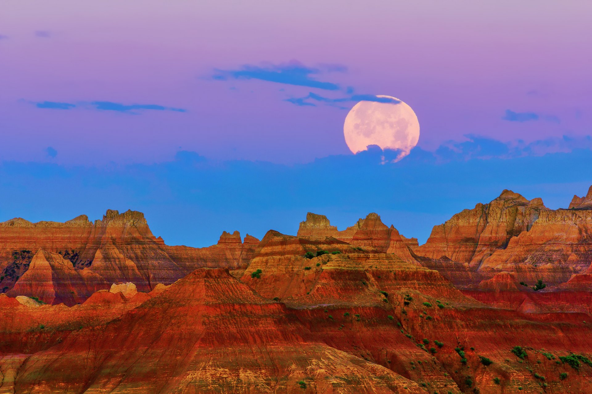 états-unis dakota du sud parc national des badlands matin lune montagnes ciel été yuun