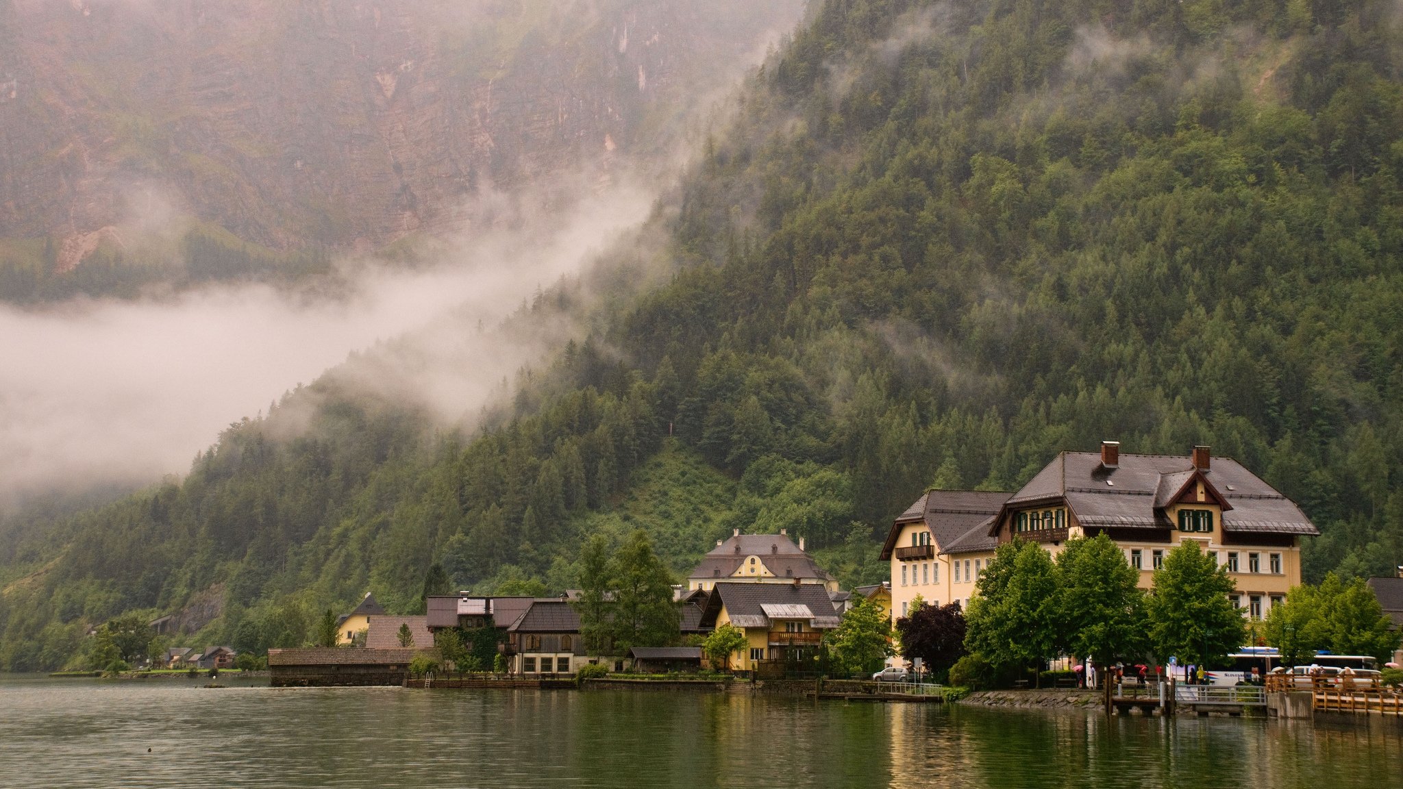 austria montagna foresta nebbia città hallstatt