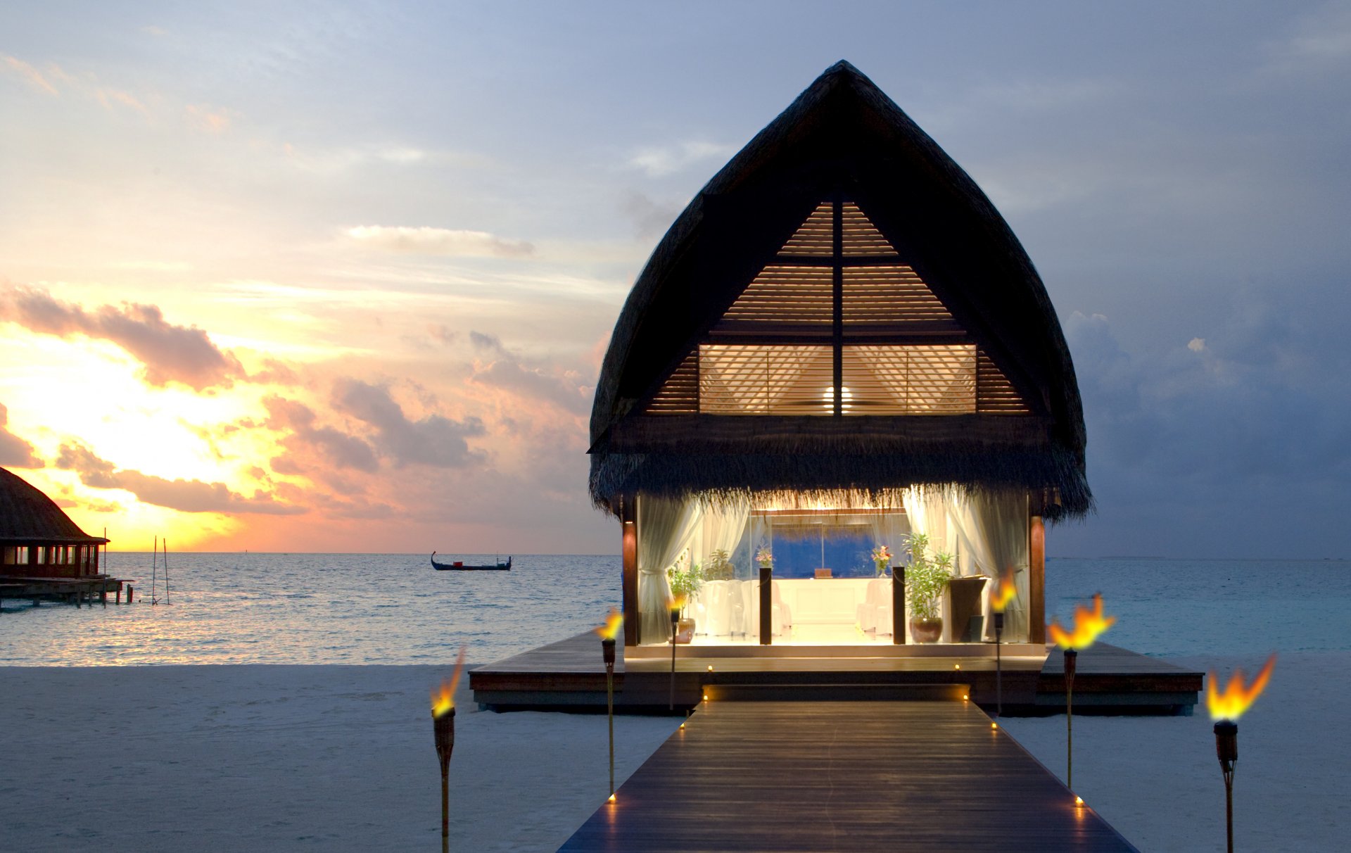 maldive isole spiaggia mare barca bungalow cielo tramonto