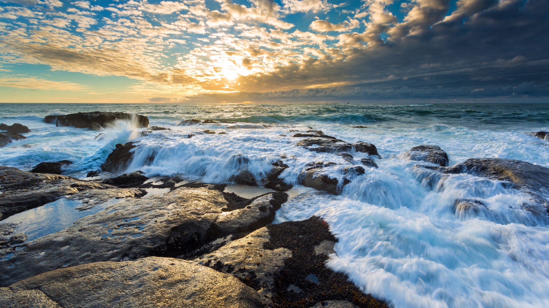 rock meer boot sonnenuntergang wolken