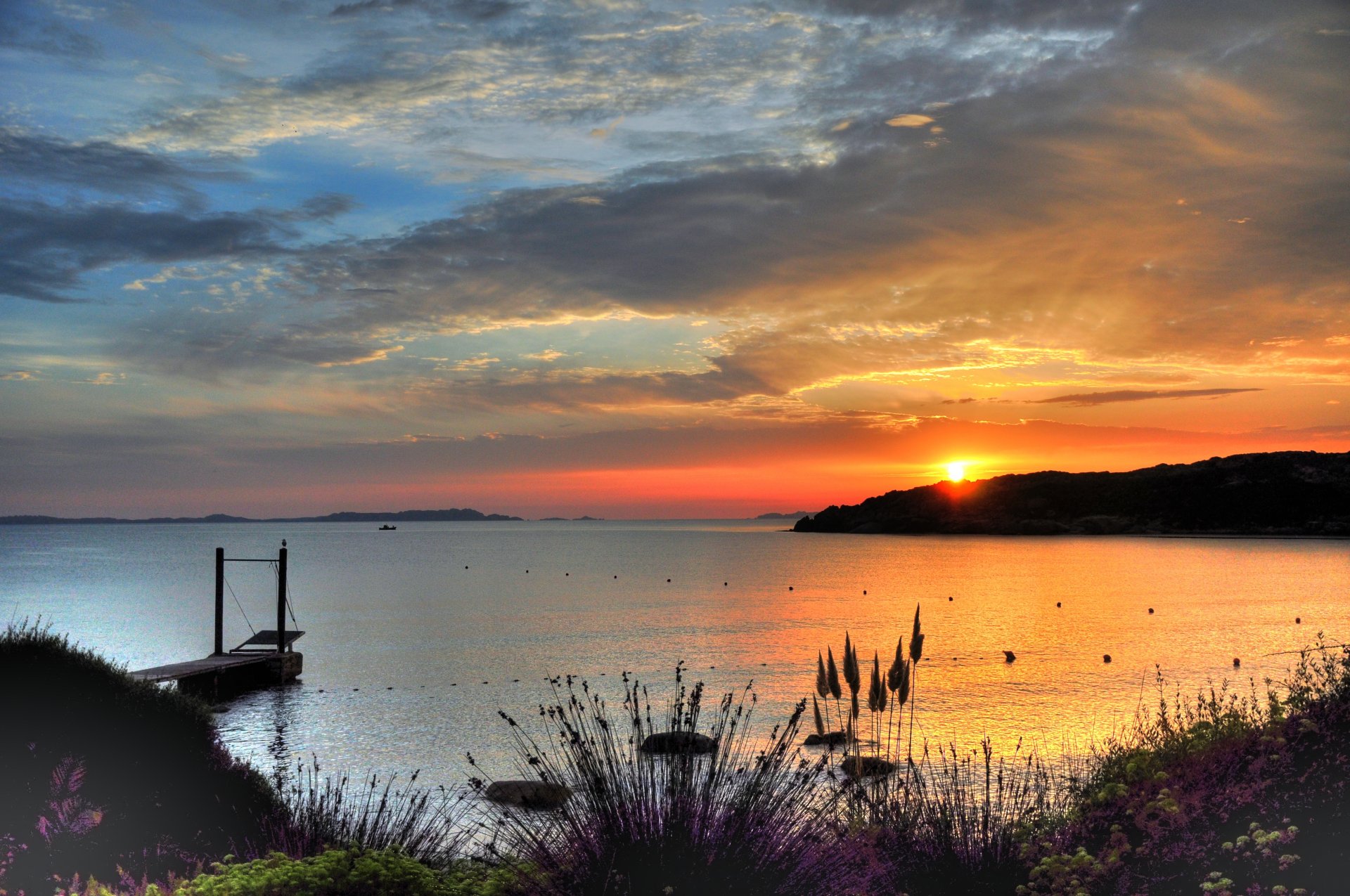 bahía sol nubes. atardecer