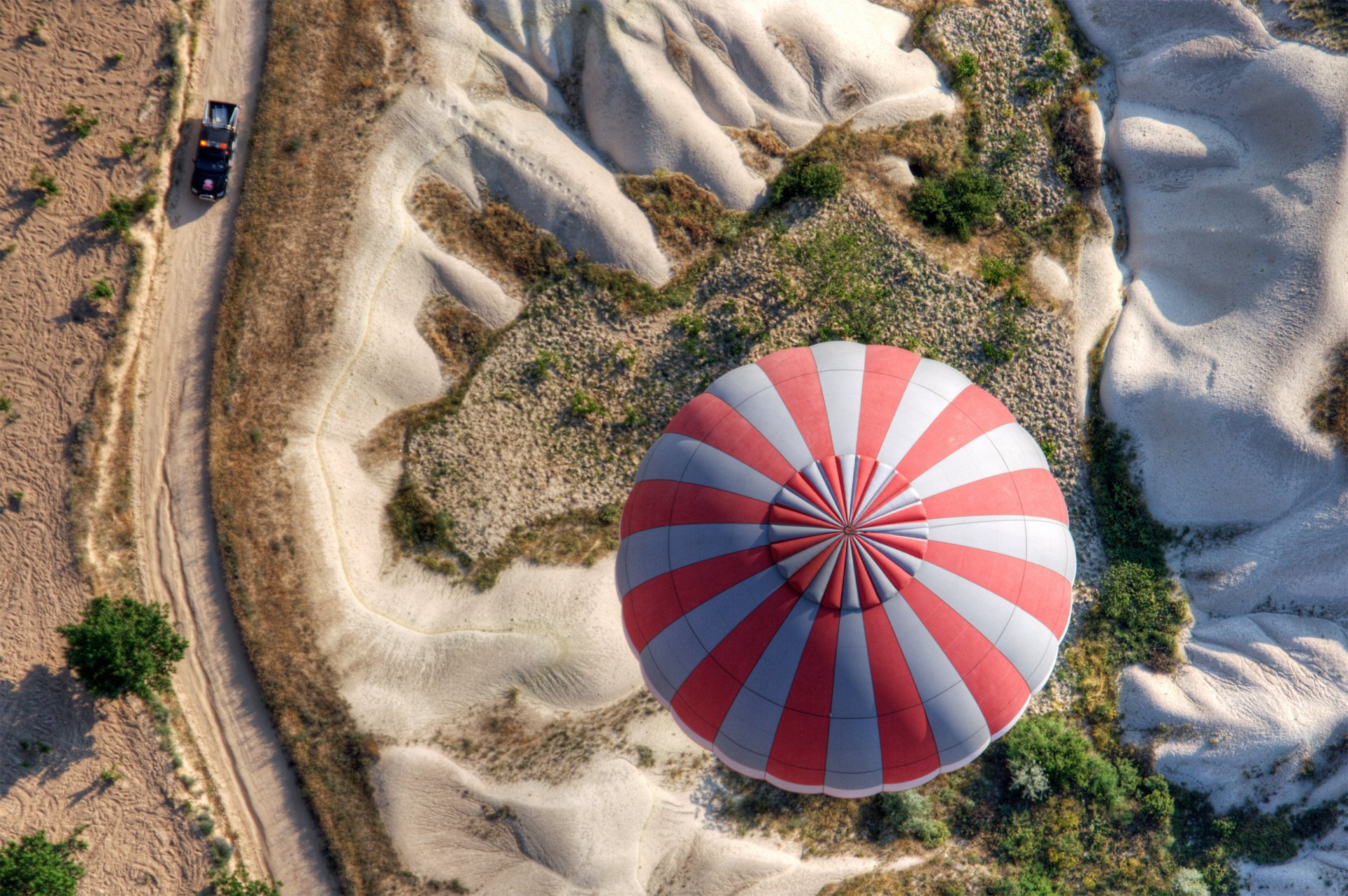 balloon desert road machine views height