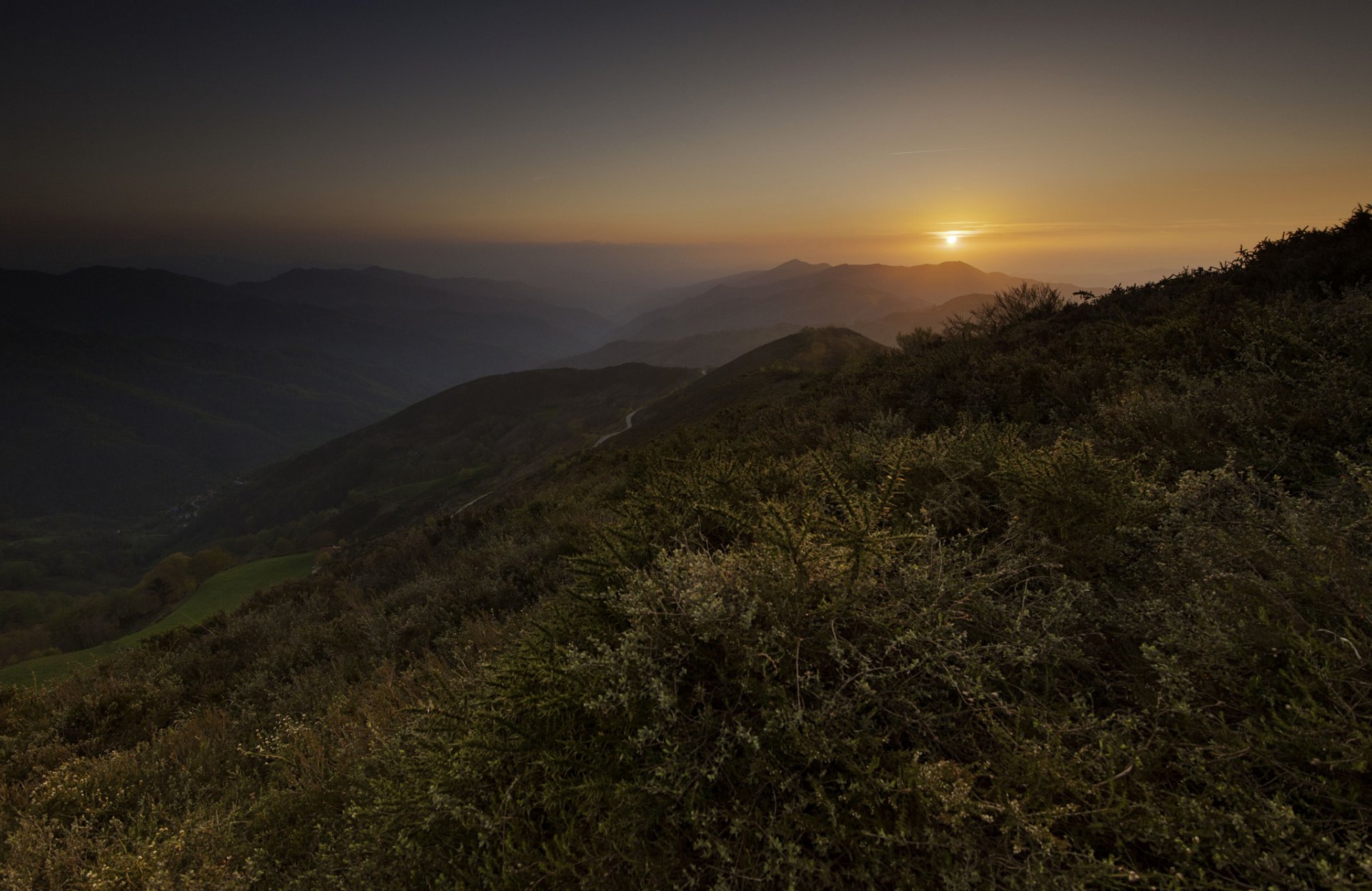 montagne sole tramonto crepuscolo