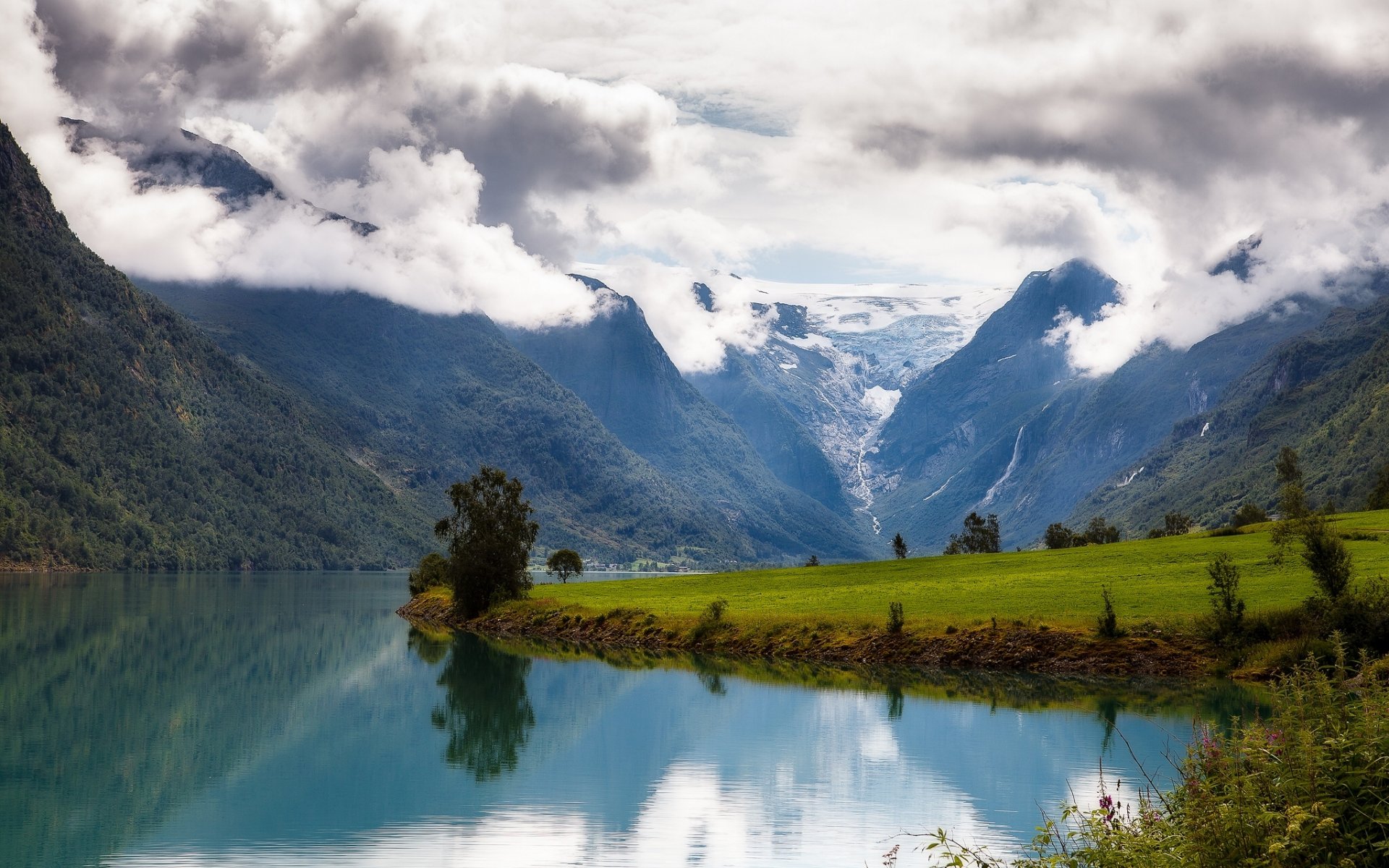 oldedalen nordfjord норвегия нур-фьорд горы луг облака