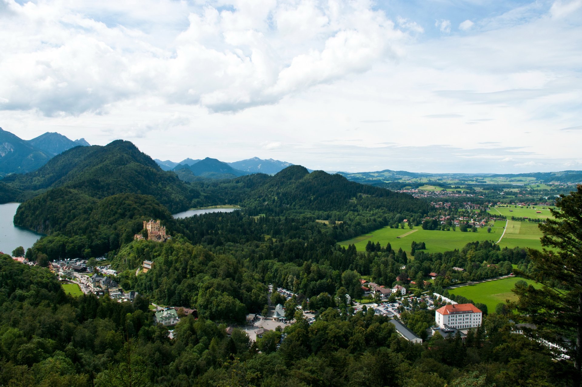 alemania baviera füssen montañas bosque río casas castillo paisaje naturaleza