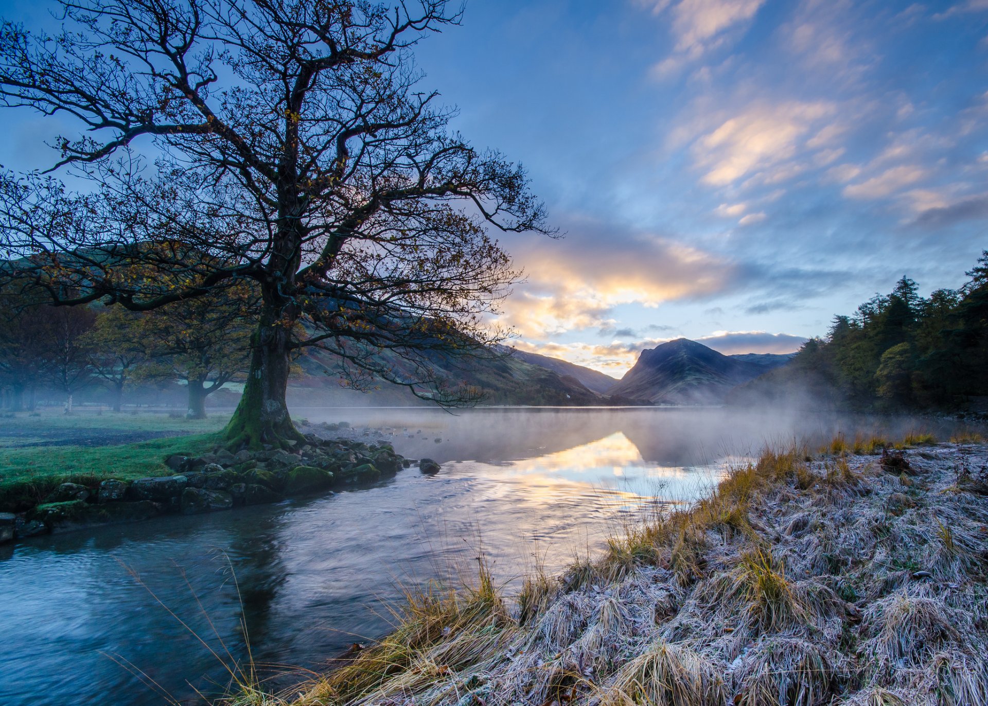 berge fluss bäume gras frost frost morgen