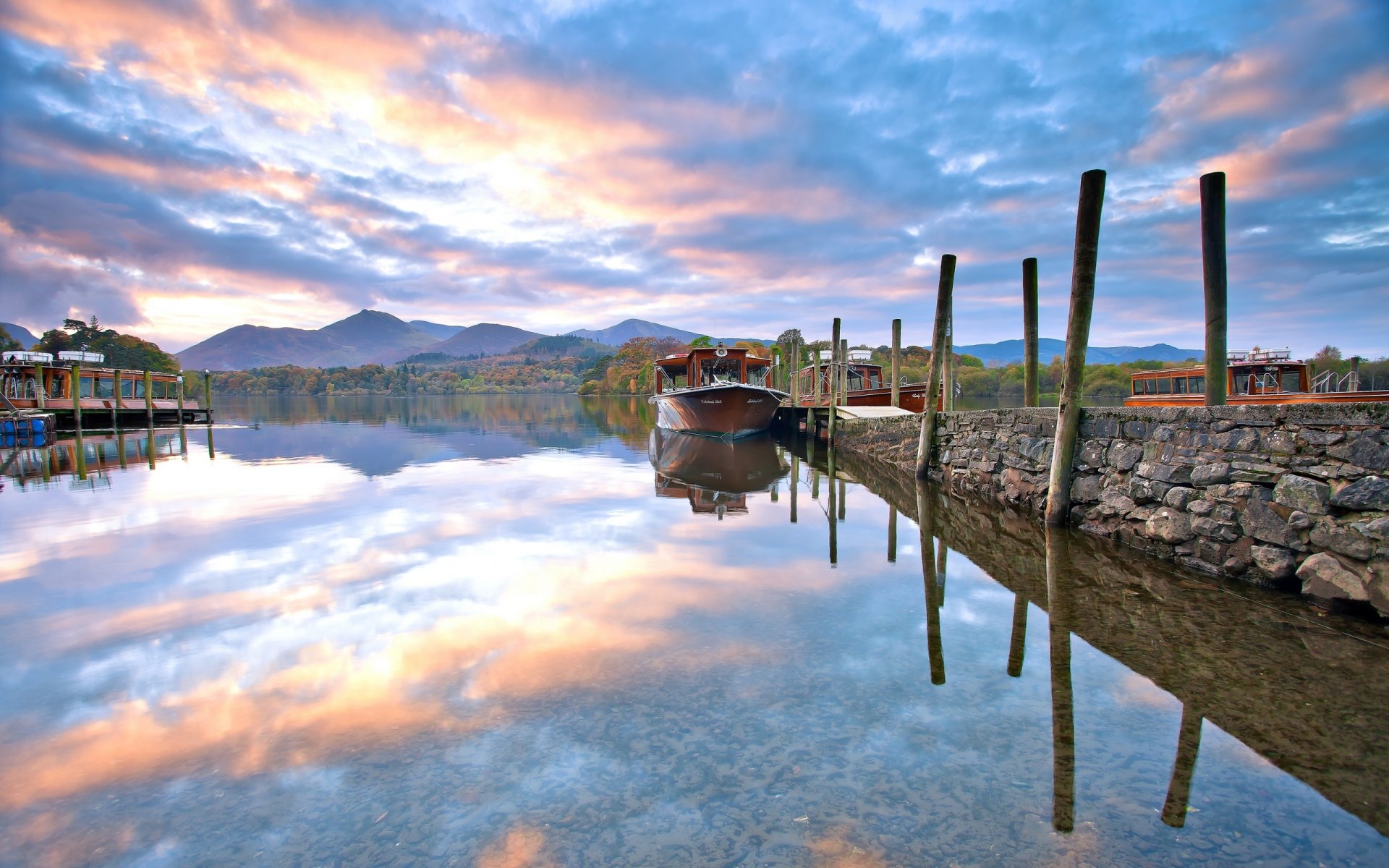 natura paesaggio barche lago cielo nuvole autunno