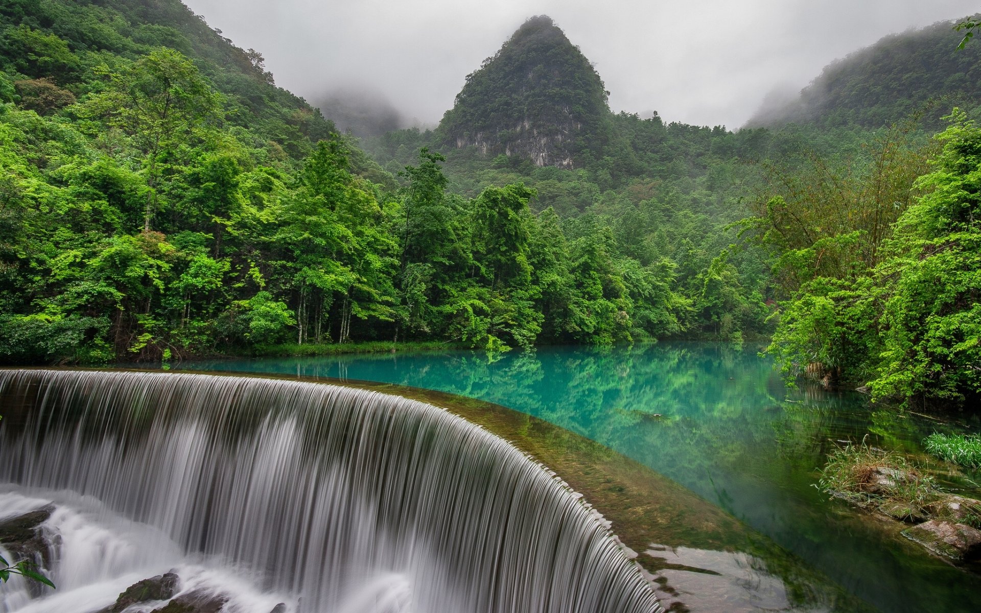 o contea guizhou cina o fiume cascata foresta montagna