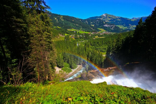 Belles montagnes sur fond d arc-en-ciel