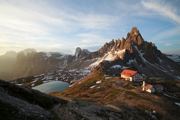 Sonnenaufgang auf einem Berg in Italien