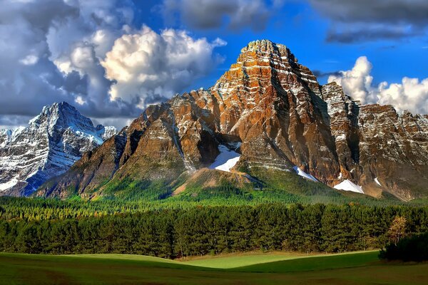 Le contact du ciel et des grandes montagnes