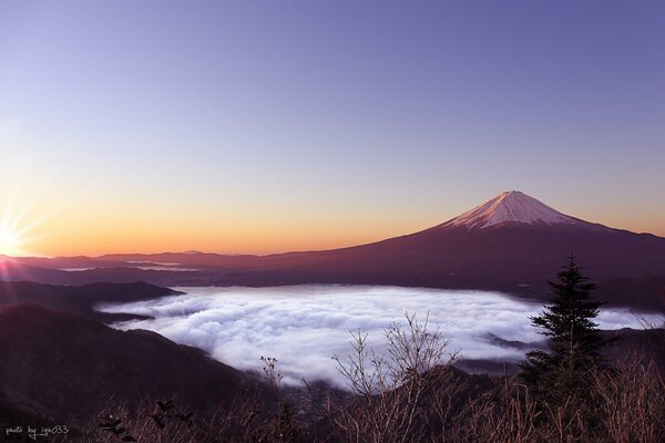 Japan-Tal des Vulkans, Wolken