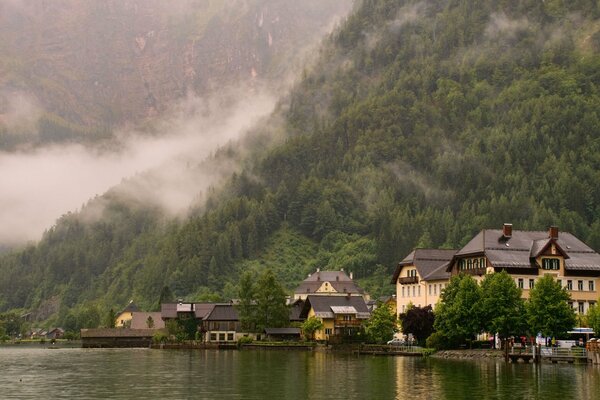 The mesmerizing beauty of the foggy Hallstatt in Austria