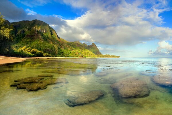 Stone Island. Beach and mountains